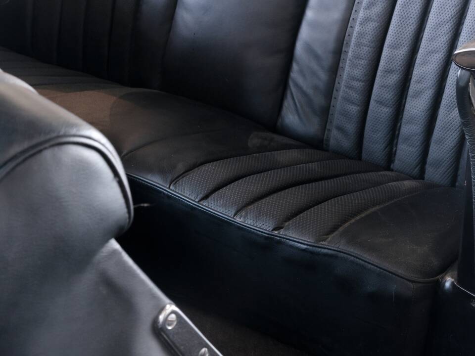 Image 33/49 of Mercedes-Benz 220 SE b (1962)