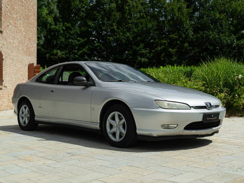 Obraz 2/48 pojazdu Peugeot 406 Coupé 2.0 16V (2000)