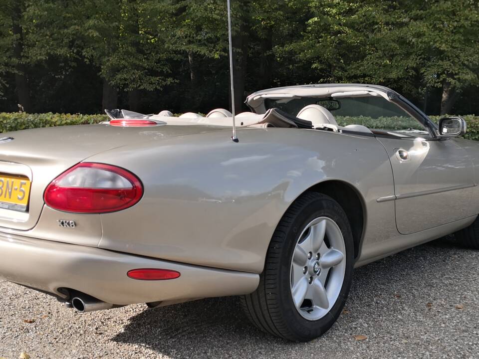 Image 12/36 of Jaguar XK8 4.0 (1998)