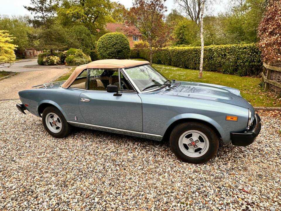 Image 2/37 of FIAT Spider 2000 (1981)