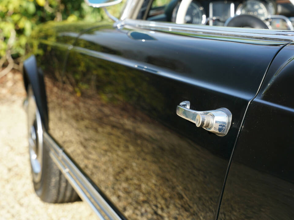 Image 21/50 of Mercedes-Benz 230 SL (1966)