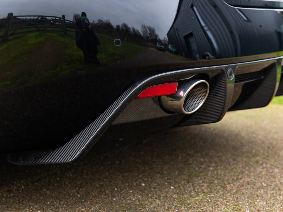 Immagine 40/98 di Aston Martin DBS (2010)