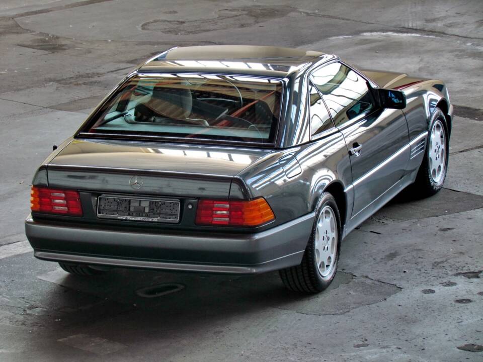 Image 28/39 de Mercedes-Benz 280 SL (1900)