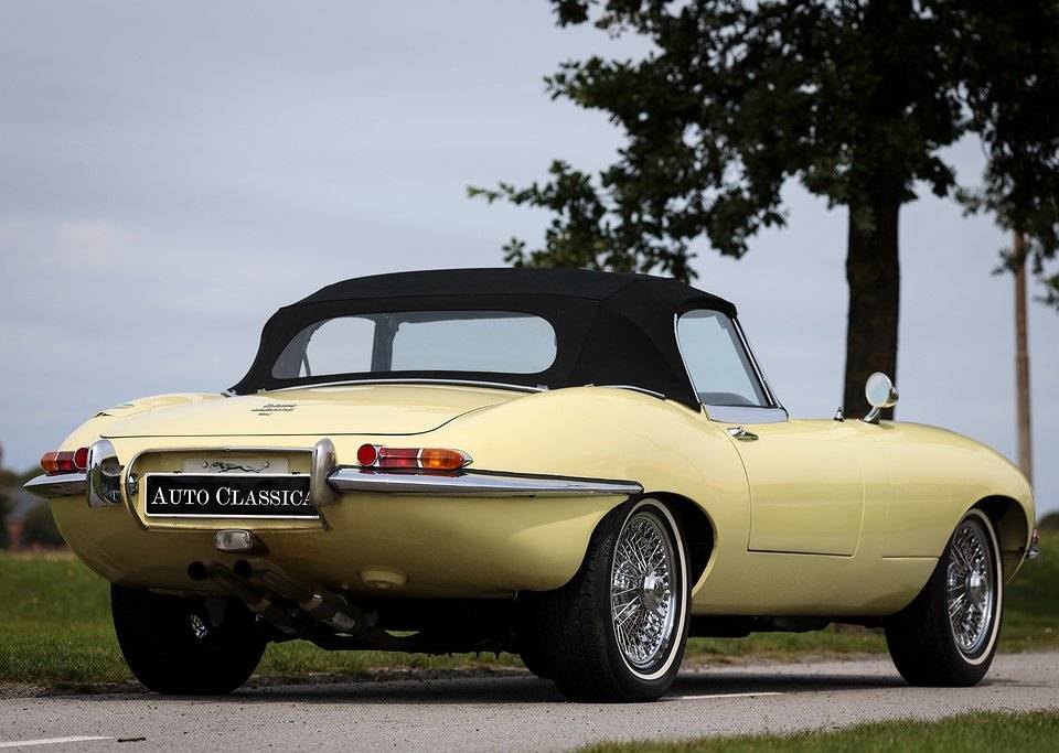 Image 4/35 of Jaguar E-Type (1967)