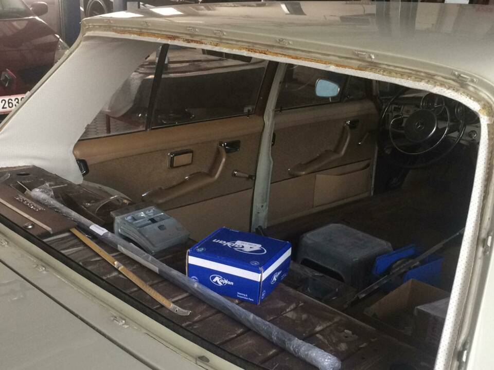 Image 37/52 of Mercedes-Benz 250 SE (1966)