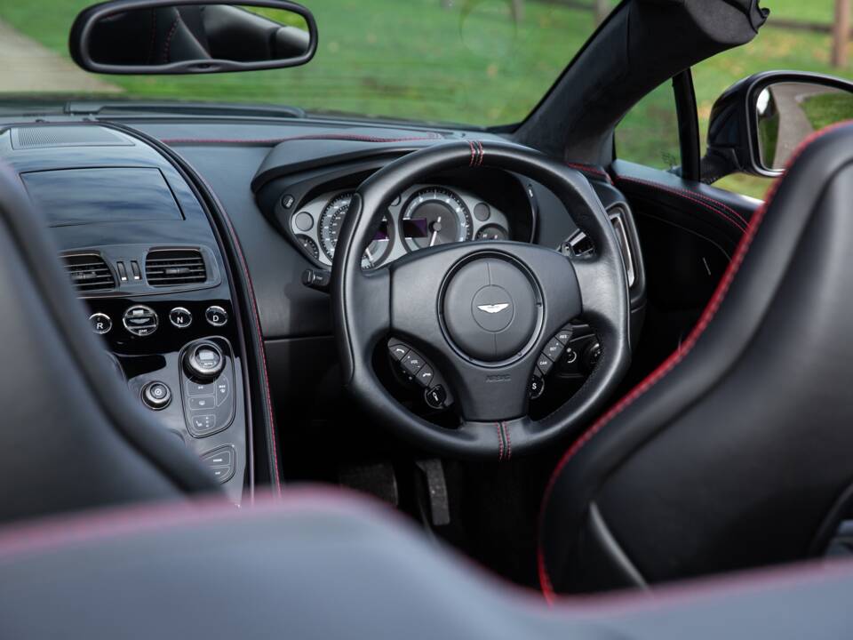 Immagine 46/72 di Aston Martin Vanquish Volante (2016)