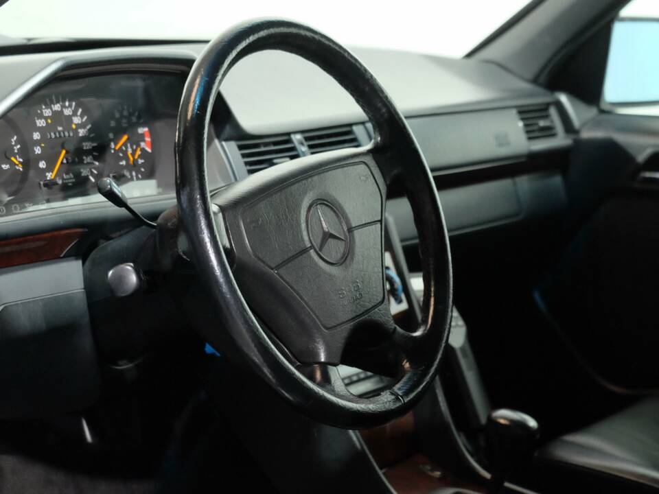 Bild 5/40 von Mercedes-Benz E 500 (1993)