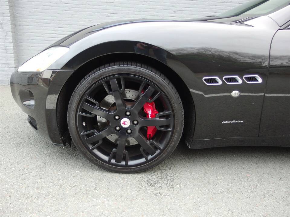 Immagine 12/93 di Maserati GranCabrio 4.7 (2010)