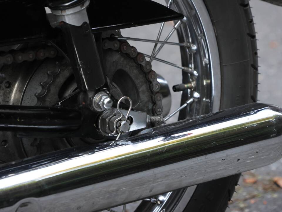 Image 23/33 of Yamaha RD 250 (1976)