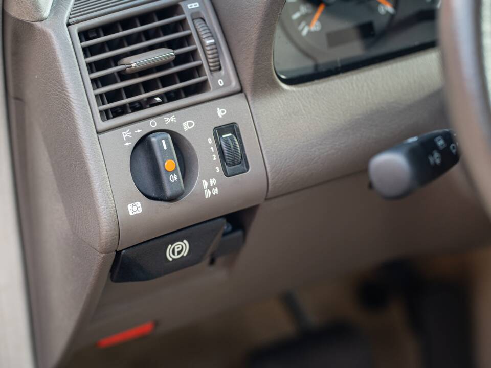 Bild 25/74 von Mercedes-Benz C 280 (1993)