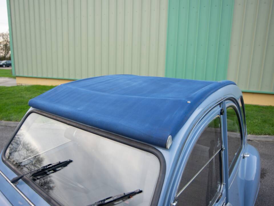 Image 21/38 de Citroën 2 CV 6 (1988)