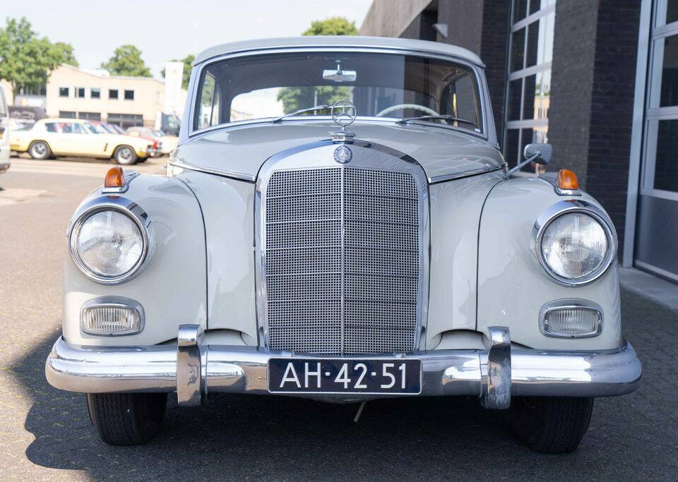 Image 3/8 of Mercedes-Benz 300 d (1961)