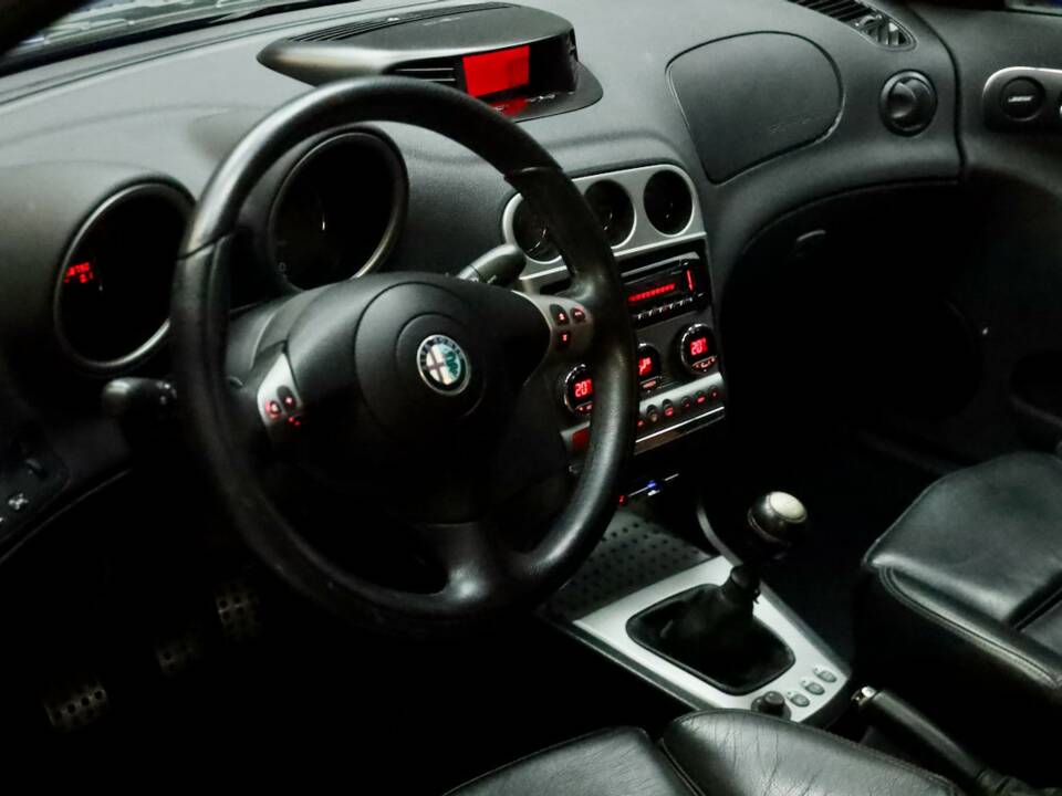 Image 46/50 of Alfa Romeo 156 3.2 V6 GTA (2003)