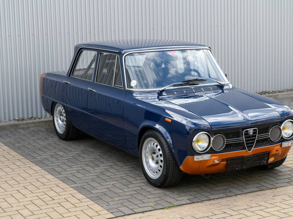 Image 11/56 of Alfa Romeo Giulia Nuova Super 1300 (1974)