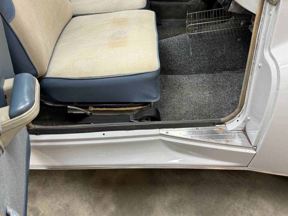 Bild 44/50 von Peugeot 203 C (1960)