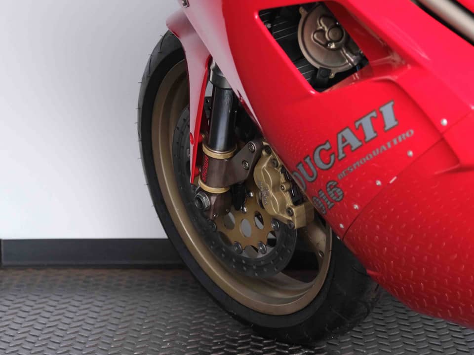 Bild 70/93 von Ducati 916 Strada (1994)