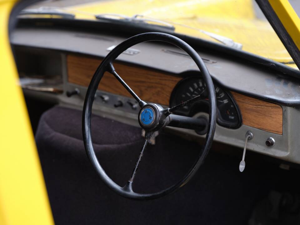 Bild 30/32 von Reliant Regent Van 10cwt (1969)