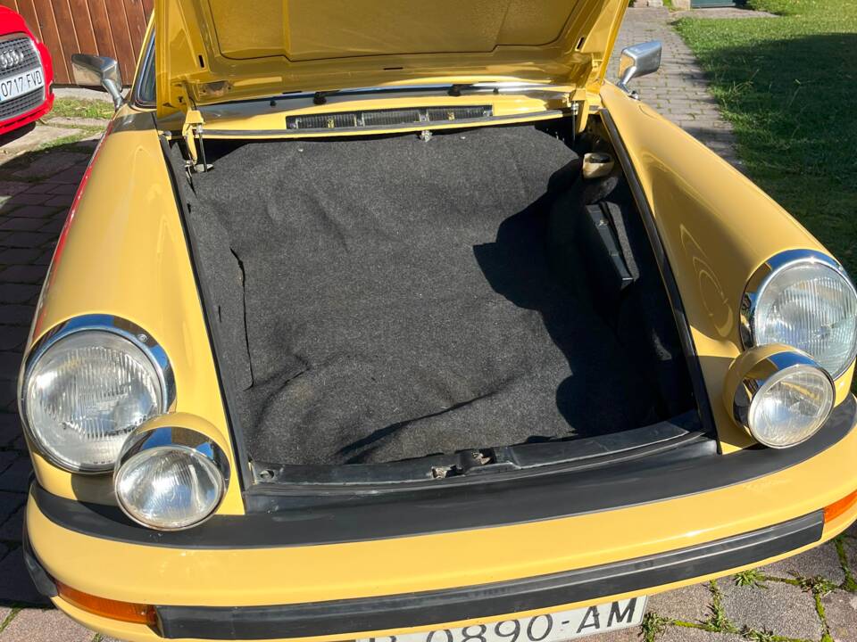 Image 46/77 de Porsche 911 2.7 S (1974)