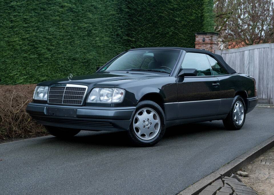 Bild 4/8 von Mercedes-Benz E 220 (1994)