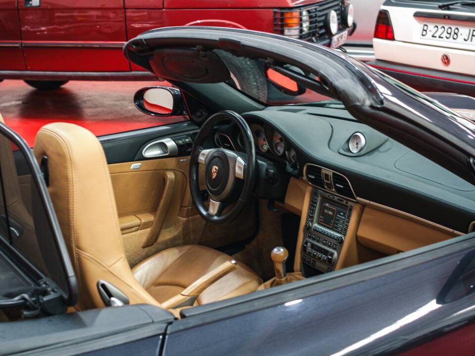 Image 45/48 of Porsche 911 Carrera 4S (2007)