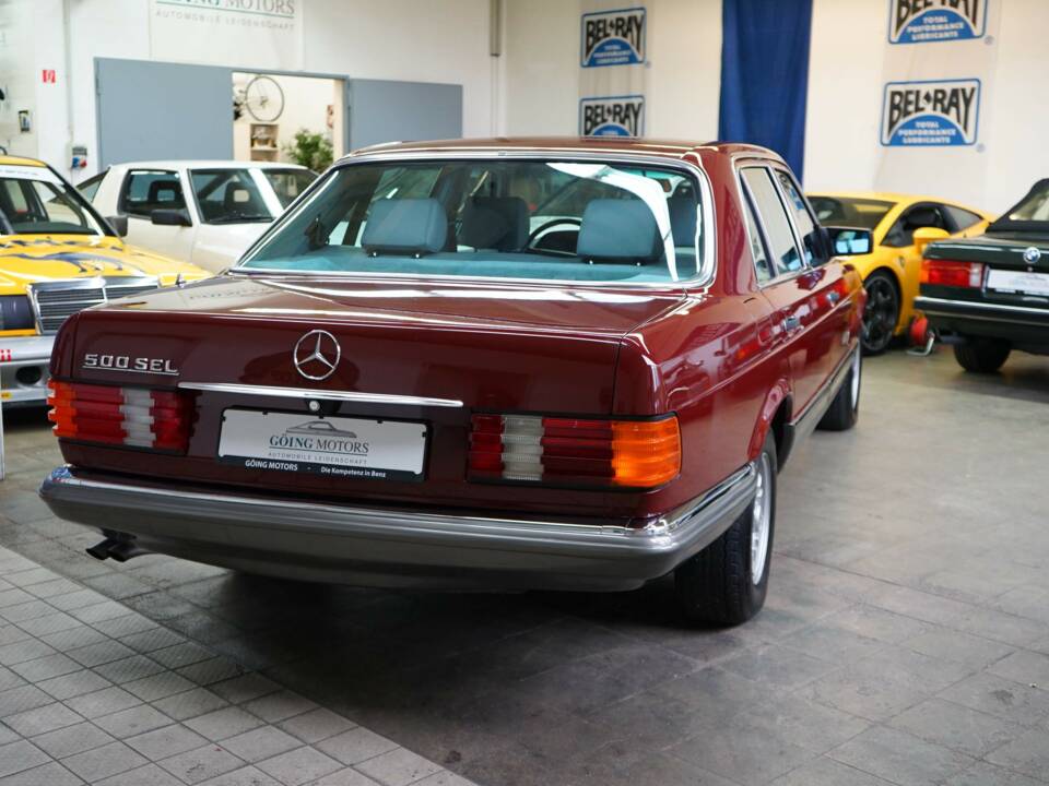 Immagine 18/42 di Mercedes-Benz 500 SEL (1982)