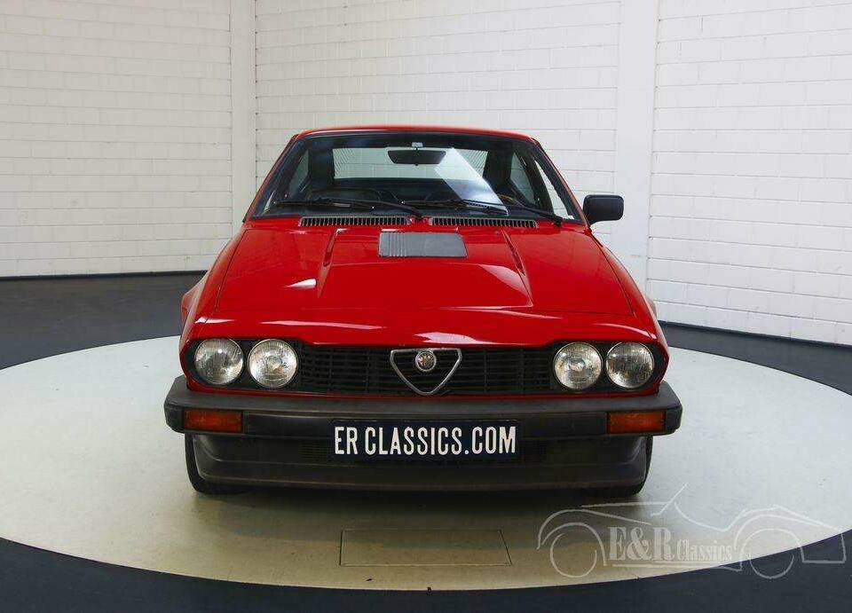 Afbeelding 18/19 van Alfa Romeo GTV 6 2.5 (1981)