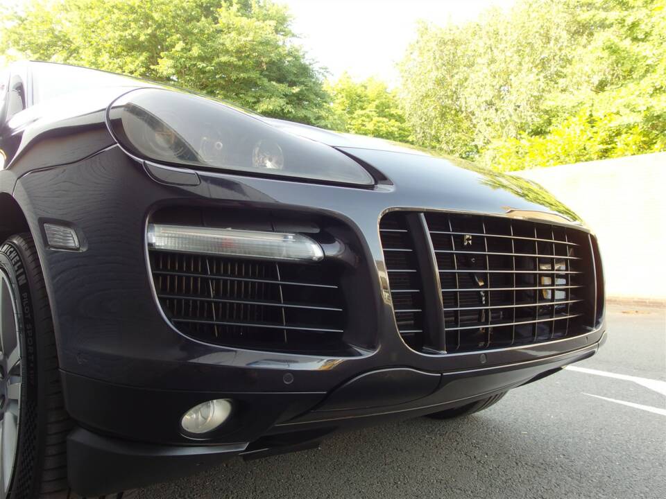 Image 12/93 of Porsche Cayenne Turbo (2007)
