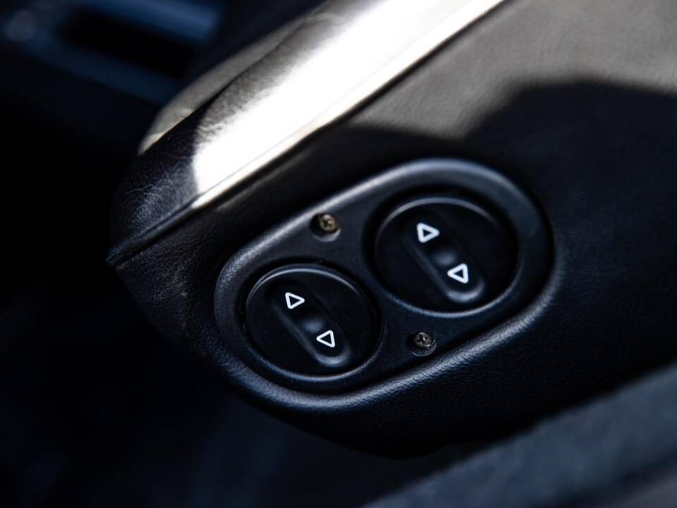 Image 72/132 of Porsche 911 Speedster 3.2 (1989)