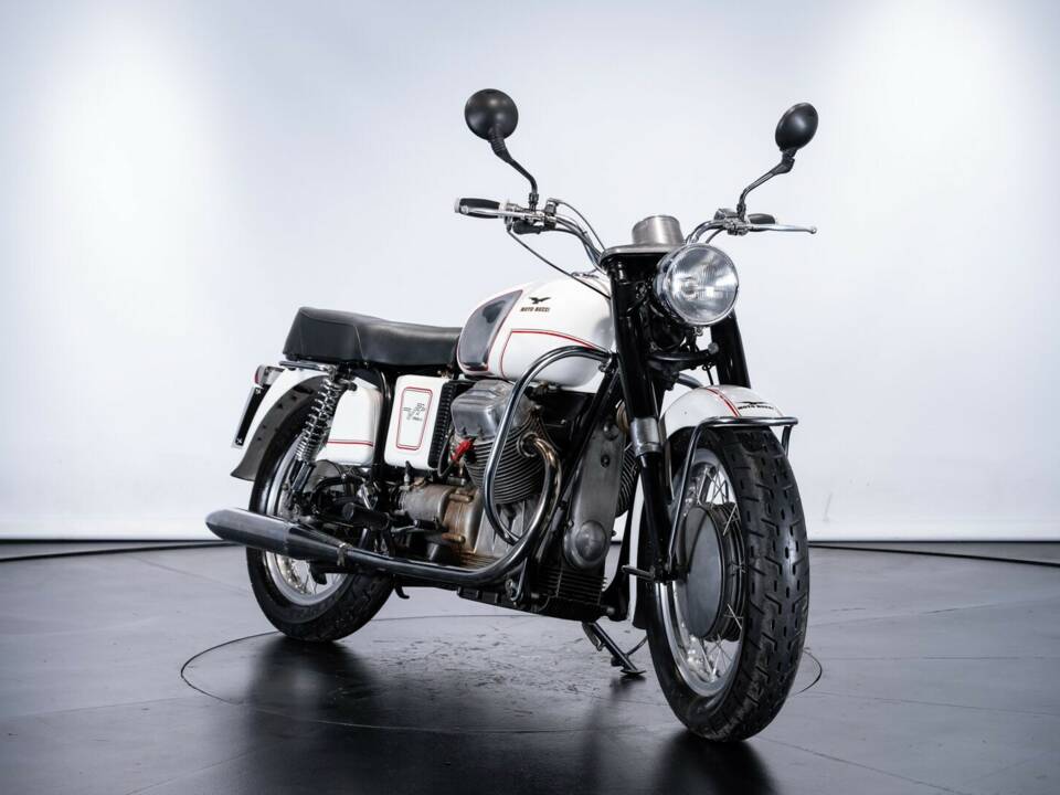 Immagine 7/30 di Moto Guzzi V 7 (1967)