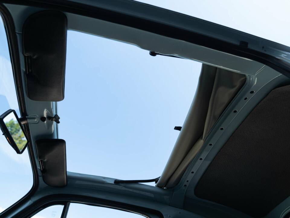 Image 32/47 of FIAT 500 L (1971)