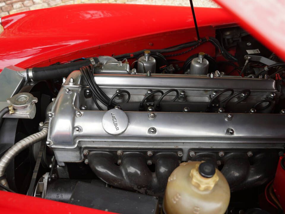 Image 34/50 of Jaguar XK 150 DHC (1960)