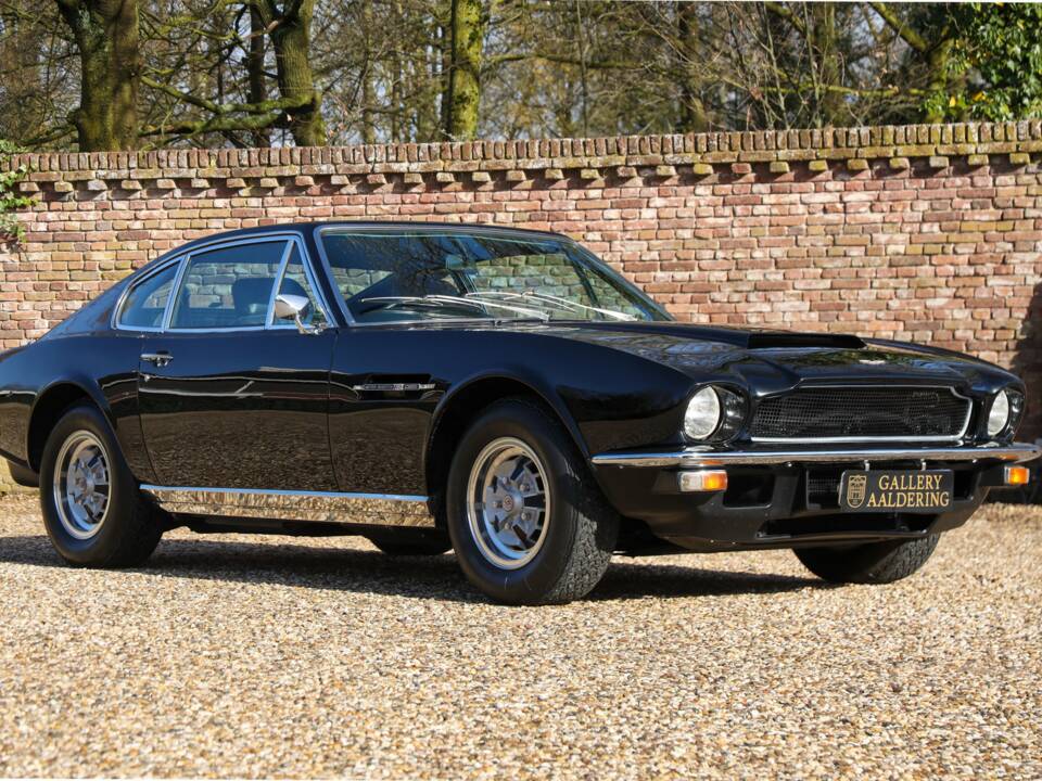 Image 22/50 of Aston Martin DBS V8 (1972)