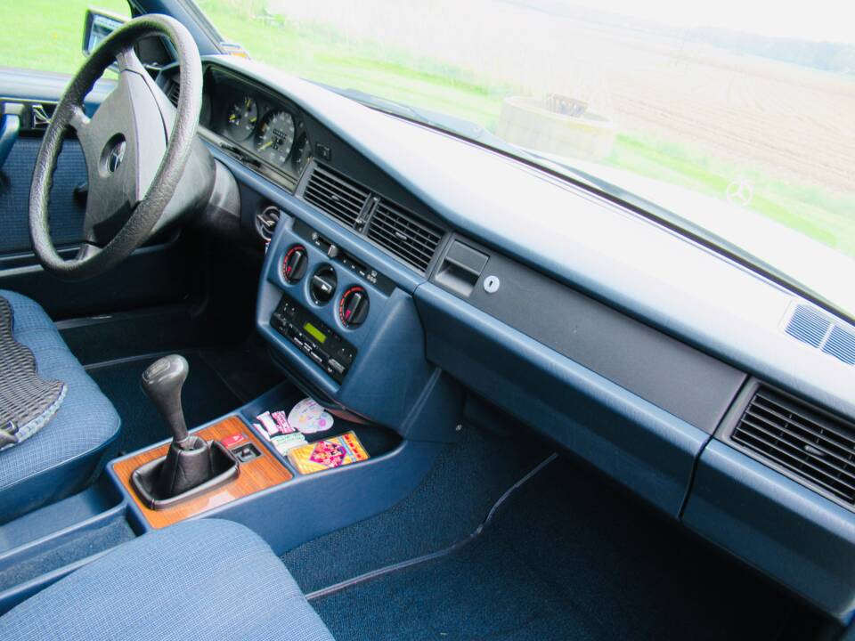Bild 13/25 von Mercedes-Benz 190 D 2.5 (1986)