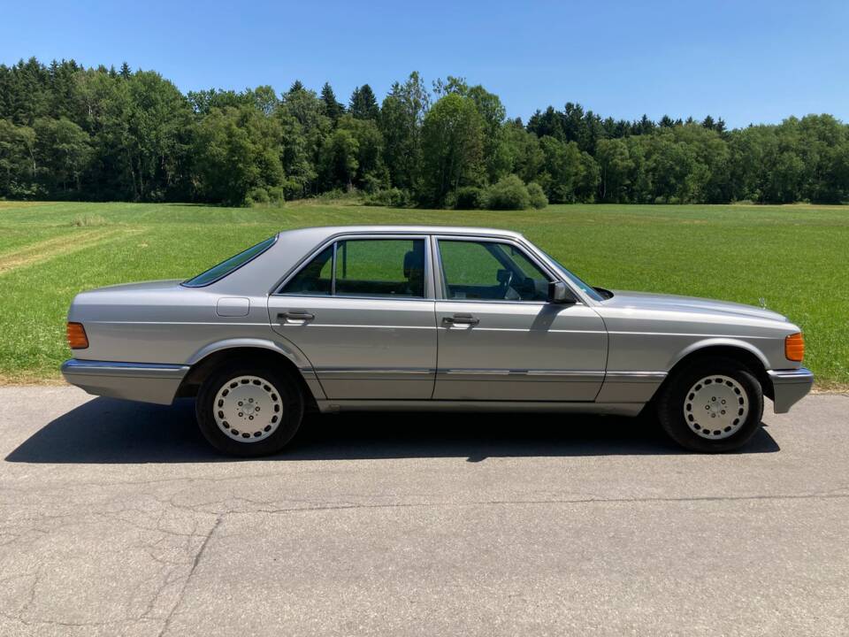 Immagine 12/29 di Mercedes-Benz 300 SE (1990)