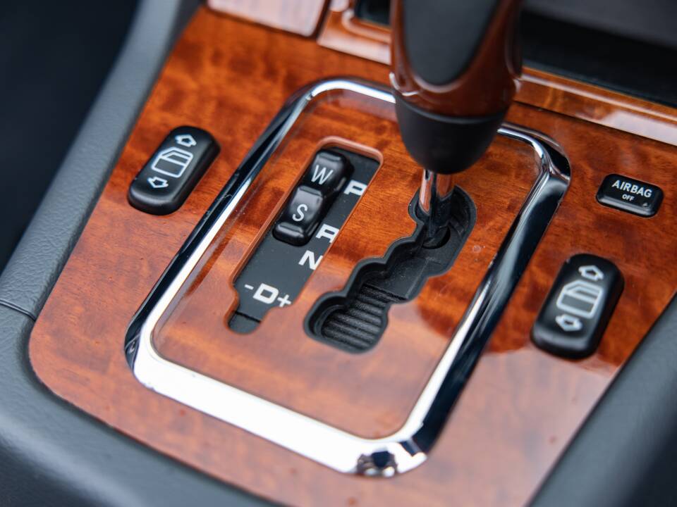 Image 25/47 of Mercedes-Benz SLK 230 Kompressor (2000)