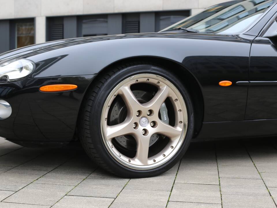 Immagine 6/45 di Jaguar XKR (2001)