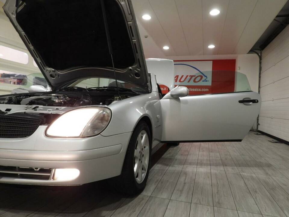 Image 12/15 de Mercedes-Benz SLK 200 Kompressor (2000)
