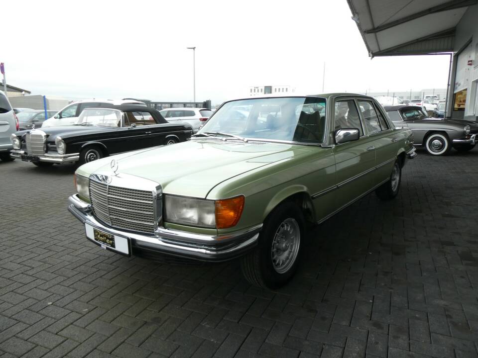 Immagine 3/21 di Mercedes-Benz 350 SE (1977)