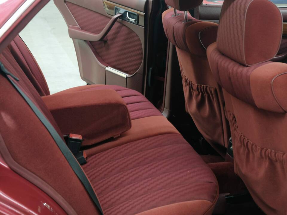 Bild 36/50 von Mercedes-Benz 260 SE (1990)