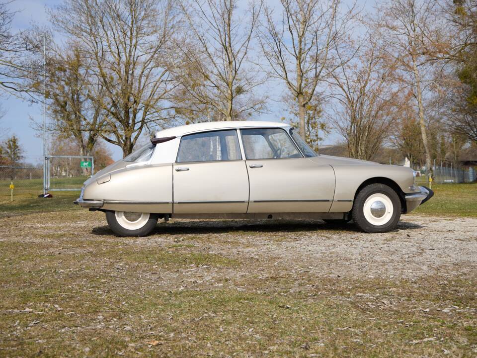 Image 8/28 of Citroën ID 19 (1966)
