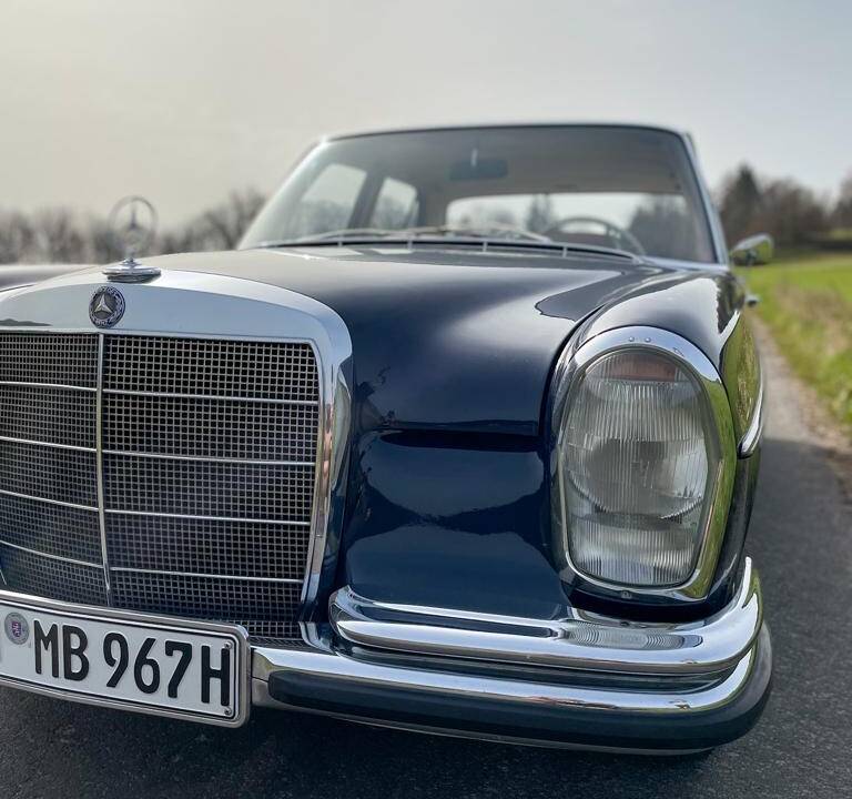 Image 9/52 of Mercedes-Benz 250 S (1967)