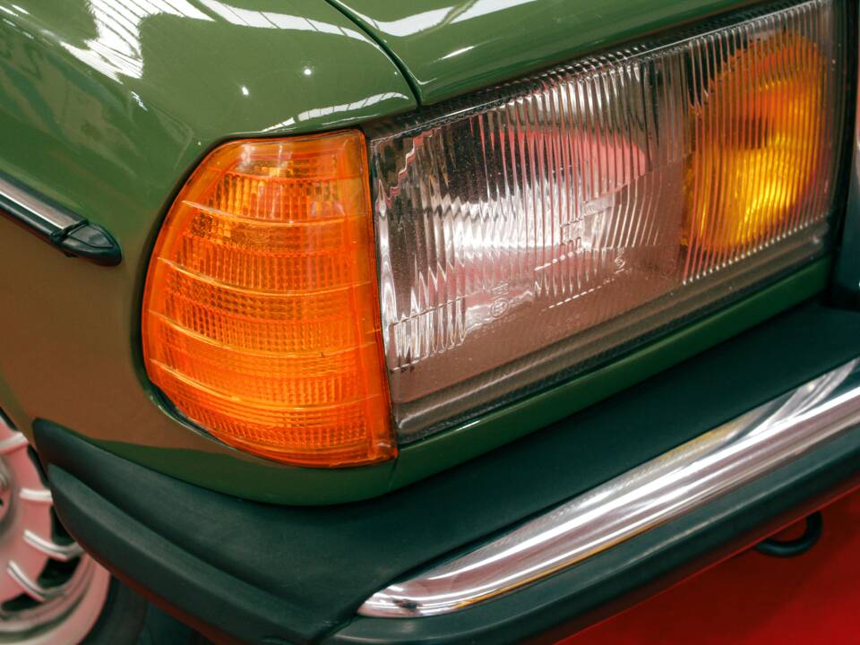 Bild 5/54 von Mercedes-Benz 250 T (1979)