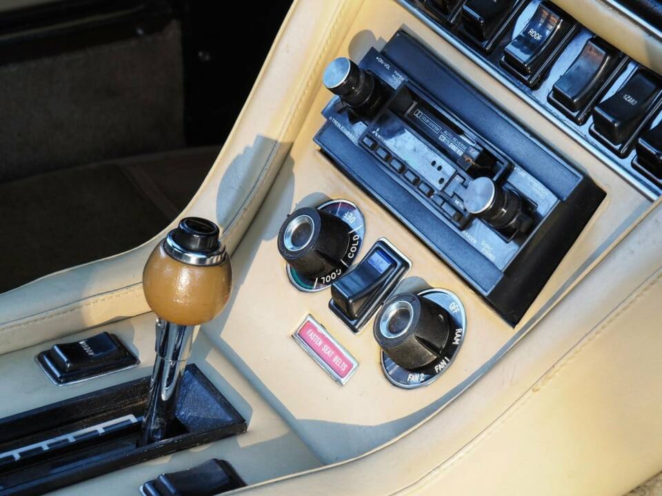 Image 7/50 de Jensen Interceptor MK III (1974)