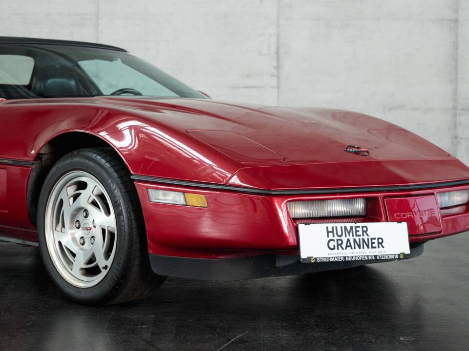 Imagen 24/50 de Chevrolet Corvette Convertible (1990)