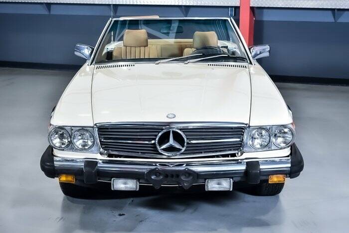 Immagine 2/7 di Mercedes-Benz 380 SL (1984)