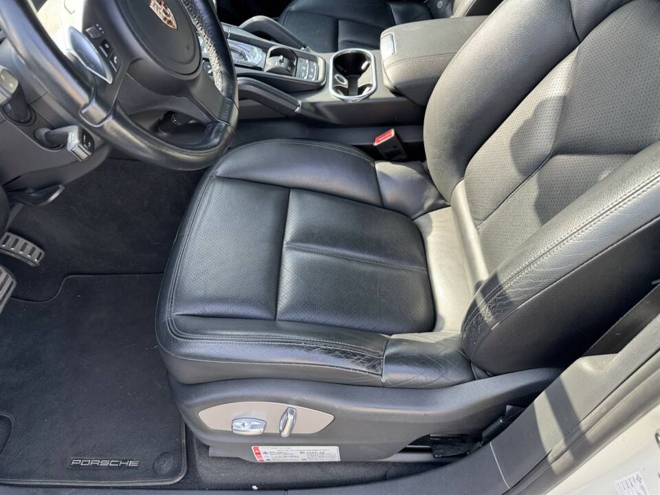 Bild 10/61 von Porsche Cayenne S (2010)