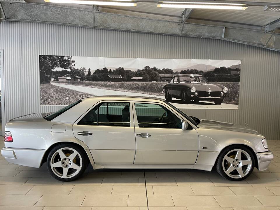 Bild 7/19 von Mercedes-Benz E 60 AMG (1993)