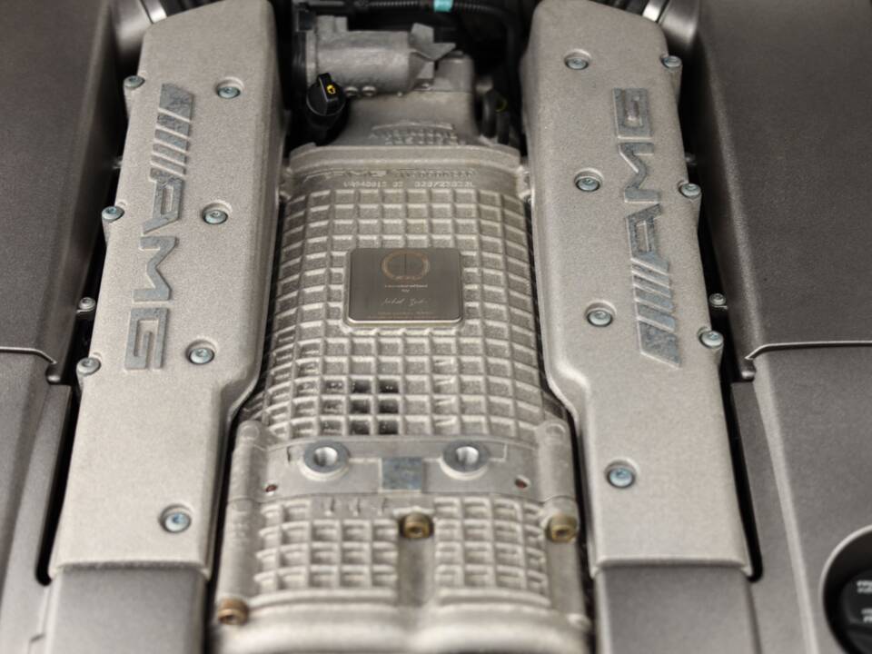Image 50/72 of Mercedes-Benz E 55 AMG (2002)