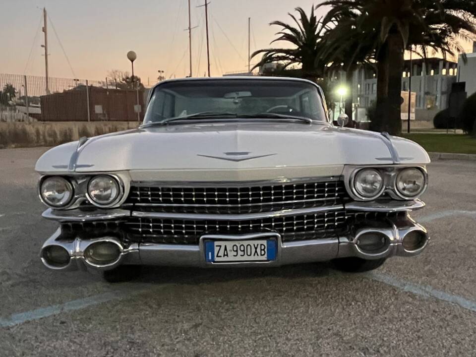 Bild 3/8 von Cadillac de Ville Touring Sedan (1959)