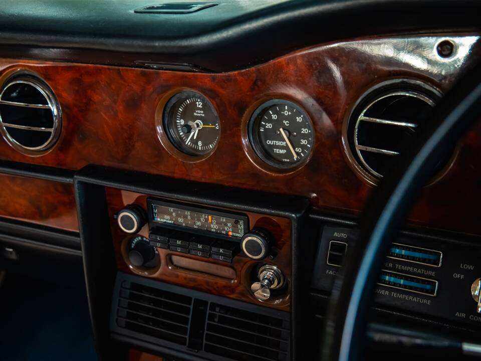 Image 19/36 de Rolls-Royce Silver Shadow II (1980)